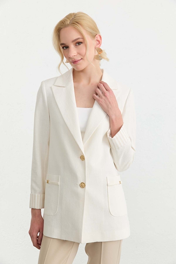 Selen Standart Fit Uzun Kol Fermuarsız Erkek Yaka Kadın Ceket 26YSL1590 Ekru Selen Standart Fit Uzun Kol Fermuarsız Erkek Yaka Kadın Ceket 26YSL1590 Ekru