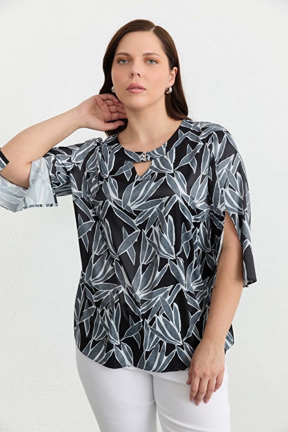 Selen Truvakar Kol Bisiklet Yaka Fermuarsız Normal Fit Kadın Bluz 26YSL8378 Siyah Selen Truvakar Kol Bisiklet Yaka Fermuarsız Normal Fit Kadın Bluz 26YSL8378 Siyah