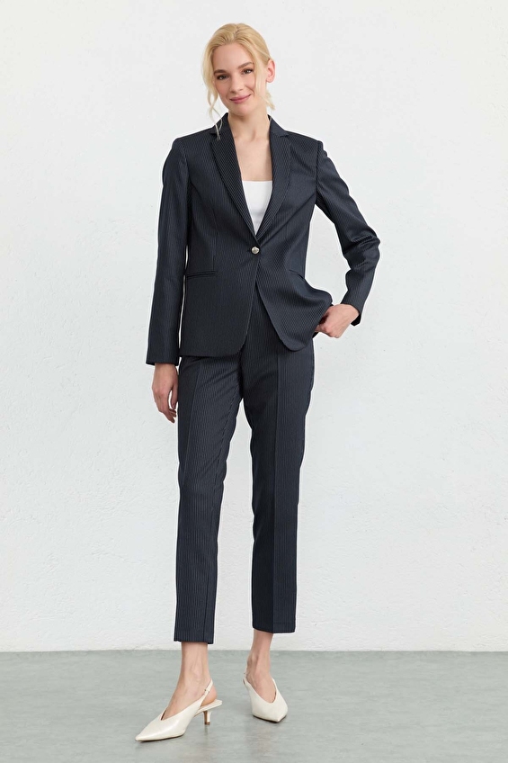 Selen Standart Fit Polyester Dar Paça Fermuarlı Kadın Pantolon 26YSL5564 Lacivert Selen Standart Fit Polyester Dar Paça Fermuarlı Kadın Pantolon 26YSL5564 Lacivert