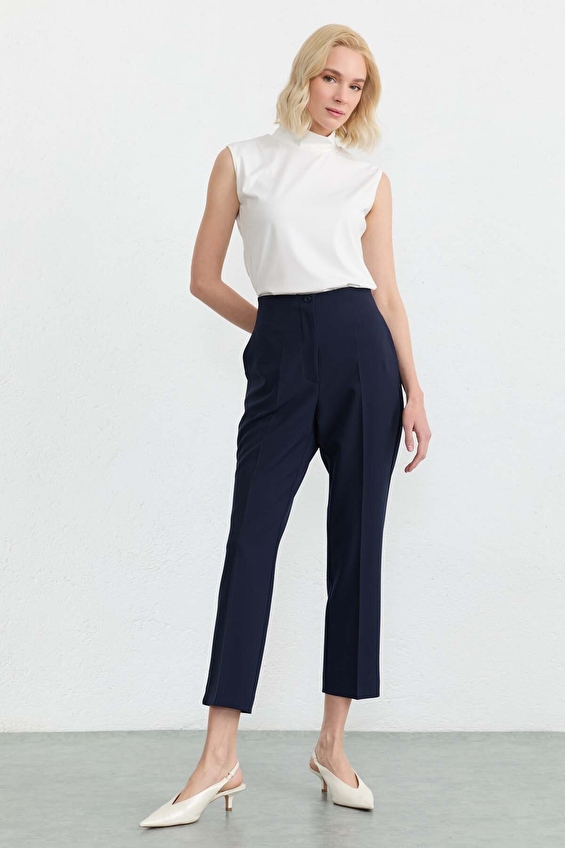 Selen Standart Fit Boru Paça Viskoz Fermuarlı Kadın Pantolon 26YSL5581 Lacivert Selen Standart Fit Boru Paça Viskoz Fermuarlı Kadın Pantolon 26YSL5581 Lacivert