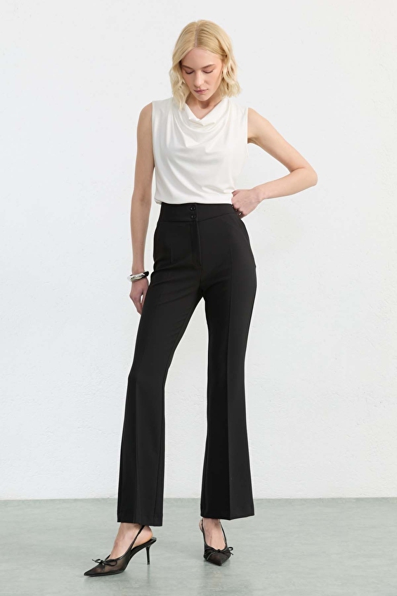 Selen İspanyol Paça Kadın Pantolon 26YSL5582 Siyah Selen İspanyol Paça Kadın Pantolon 26YSL5582 Siyah