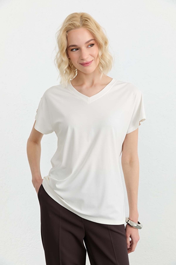 Selen Standart Fit V Yaka Kısa Kol Fermuarsız Kadın Bluz 26YSL8473 Ekru Selen Standart Fit V Yaka Kısa Kol Fermuarsız Kadın Bluz 26YSL8473 Ekru