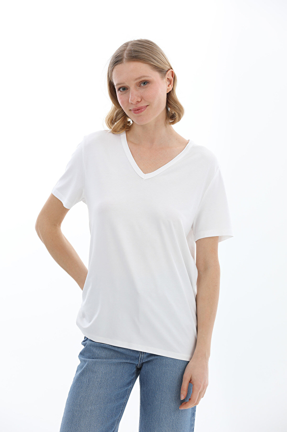 First Company Standart Fit V Yaka Kadın Bluz 2614BS252021 Beyaz First Company Standart Fit V Yaka Kadın Bluz 2614BS252021 Beyaz