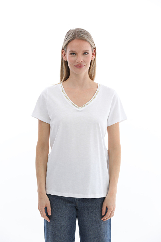 First Company Standart Fit V Yaka Kadın Tişört 2614BS026478 Beyaz First Company Standart Fit V Yaka Kadın Tişört 2614BS026478 Beyaz