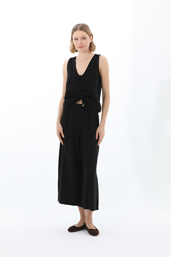 First Company Geniş Paça High Waist Culotte Fit Yüksek Bel Kadın Pantolon 2614BS393200 Siyah First Company Geniş Paça High Waist Culotte Fit Yüksek Bel Kadın Pantolon 2614BS393200 Siyah