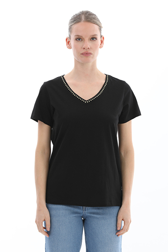 First Company Standart Fit V Yaka Kadın Tişört 2614BS026478 Siyah First Company Standart Fit V Yaka Kadın Tişört 2614BS026478 Siyah