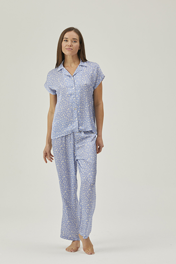 Pamuk&Pamuk Düğmeli Erkek Yaka Kadın Saten Pantolonlu Pijama Takımı W24525MVI Mavi Pamuk&Pamuk Düğmeli Erkek Yaka Kadın Saten Pantolonlu Pijama Takımı W24525MVI Mavi