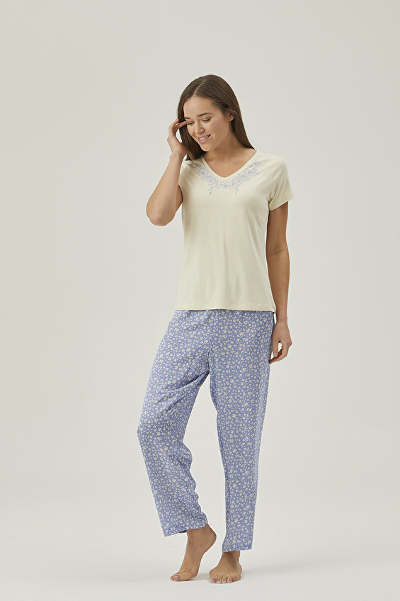 Pamuk&Pamuk Kısa Kollu Kadın Saten Erkek Yaka Pantolonlu Pijama Takımı W24526MVI Mavi Pamuk&Pamuk Kısa Kollu Kadın Saten Erkek Yaka Pantolonlu Pijama Takımı W24526MVI Mavi