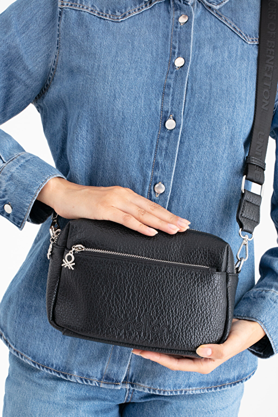 United Colors Of Benetton Kadın Kol Çantası BNT_1669 Siyah United Colors Of Benetton Kadın Kol Çantası BNT_1669 Siyah