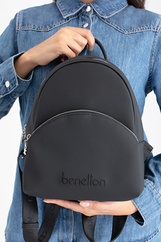 United Colors Of Benetton Kadın Sırt Çantası BNT_1676 Siyah United Colors Of Benetton Kadın Sırt Çantası BNT_1676 Siyah