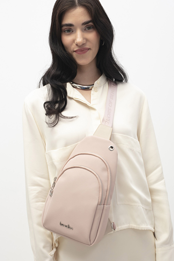 United Colors Of Benetton Kadın Vücut Çantası BNT_1809 Pudra/bej United Colors Of Benetton Kadın Vücut Çantası BNT_1809 Pudra/bej