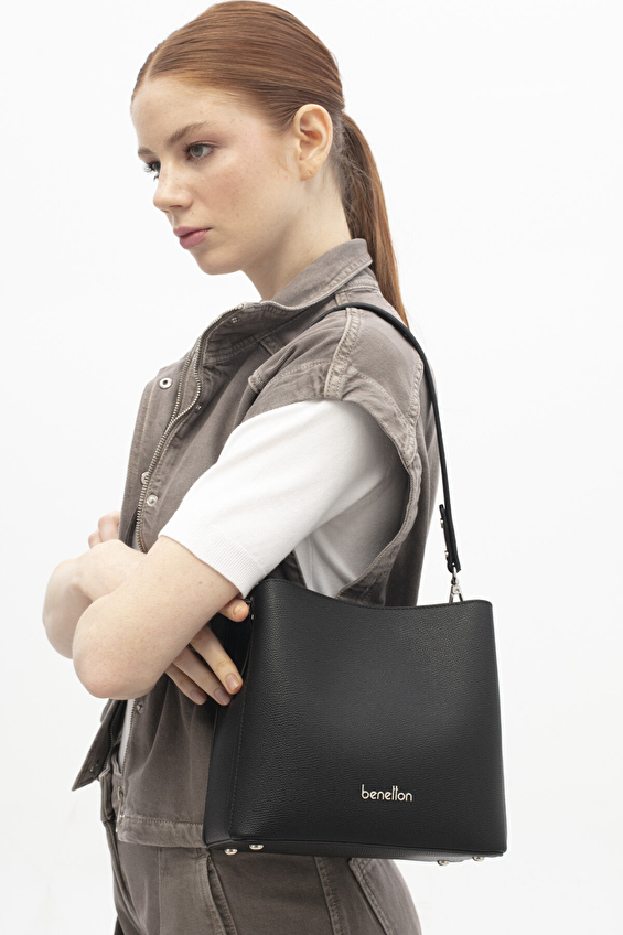 United Colors Of Benetton Kadın Kol Çantası BNT_1821 Siyah United Colors Of Benetton Kadın Kol Çantası BNT_1821 Siyah