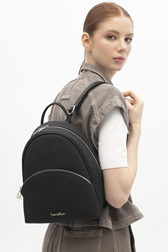 United Colors Of Benetton Kadın Sırt Çantası BNT_1824 Siyah United Colors Of Benetton Kadın Sırt Çantası BNT_1824 Siyah