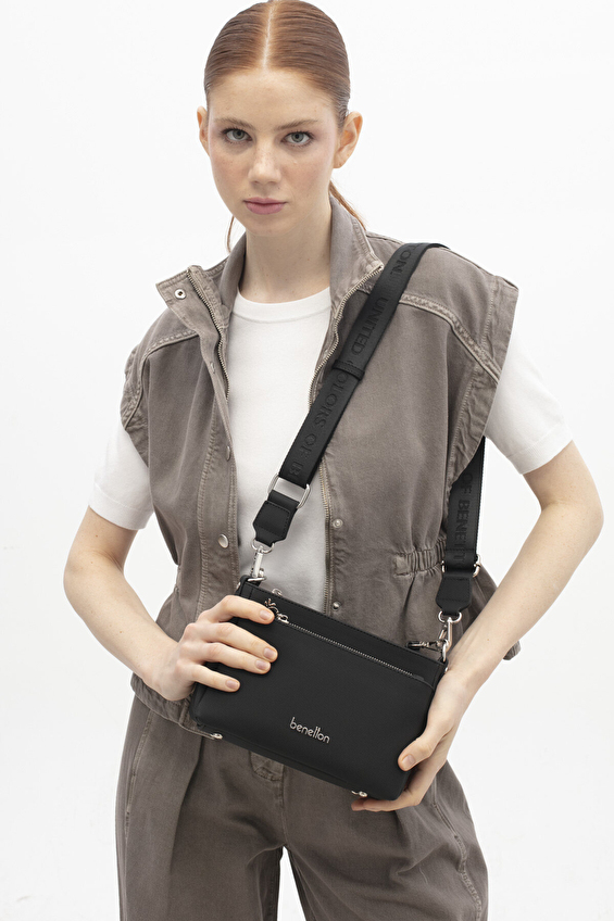 United Colors Of Benetton Kadın Kol Çantası BNT_1828 Siyah United Colors Of Benetton Kadın Kol Çantası BNT_1828 Siyah