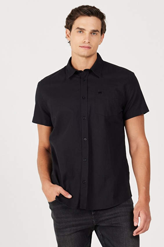 Wrangler Regular Fit Gömlek Yaka Kısa Kol Erkek Gömlek W5J7LO100 Siyah Wrangler Regular Fit Gömlek Yaka Kısa Kol Erkek Gömlek W5J7LO100 Siyah