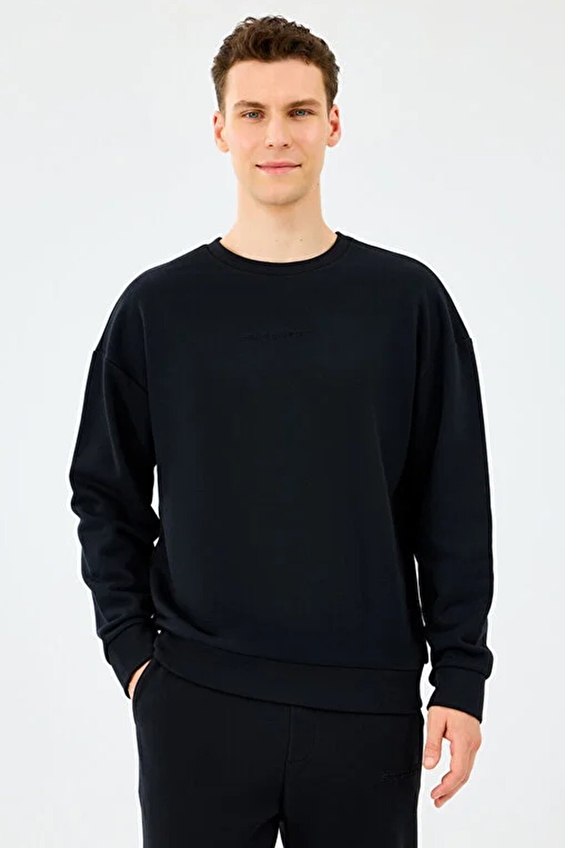 Skechers Erkek Essential Sweatshirt S2610015 3817 Siyah Skechers Erkek Essential Sweatshirt S2610015 3817 Siyah