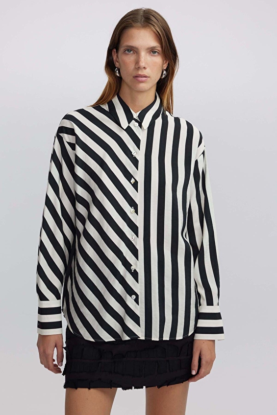 İpekyol Regular Fit Düğme Kapama Kadın Gömlek IW6240025133 Siyah İpekyol Regular Fit Düğme Kapama Kadın Gömlek IW6240025133 Siyah