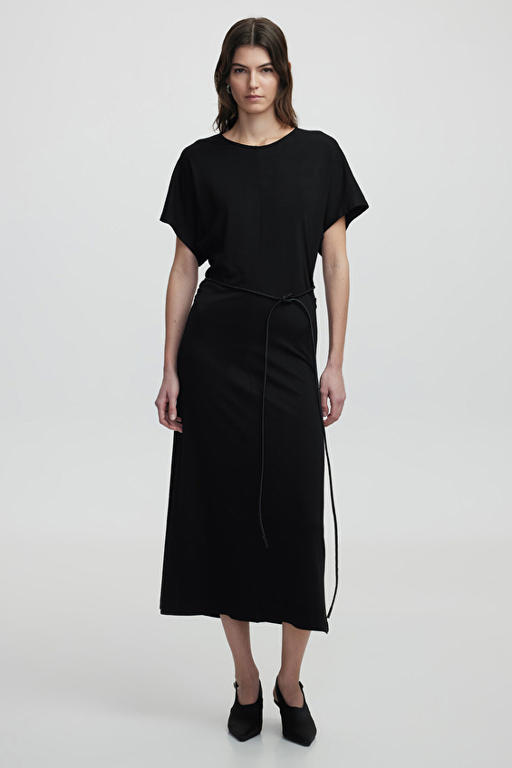 İpekyol Regular Fit Bisiklet Yaka Örme Kısa Kol Kadın Elbise IS1250002196 Siyah İpekyol Regular Fit Bisiklet Yaka Örme Kısa Kol Kadın Elbise IS1250002196 Siyah