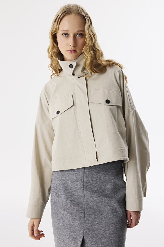 Twist Gömlek Yaka Fermuar Kapama Düşük Omuz Oversize Kadın Mont TS1250012031 Taş Twist Gömlek Yaka Fermuar Kapama Düşük Omuz Oversize Kadın Mont TS1250012031 Taş