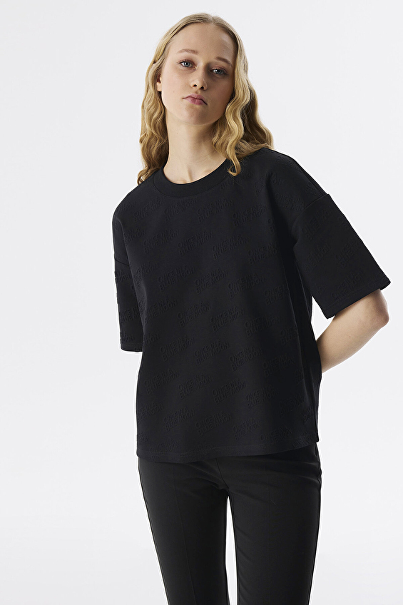 Twist Bisiklet Yaka Düşük Omuz Oversize Kadın Tişört TS1250070093 Siyah Twist Bisiklet Yaka Düşük Omuz Oversize Kadın Tişört TS1250070093 Siyah