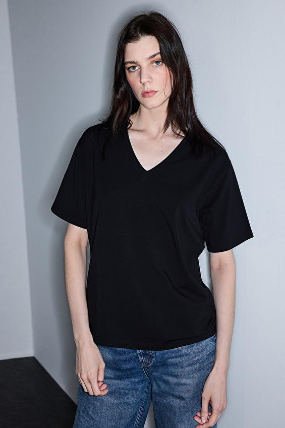 İpekyol Kadın Tişört IS1260070102 Siyah İpekyol Kadın Tişört IS1260070102 Siyah