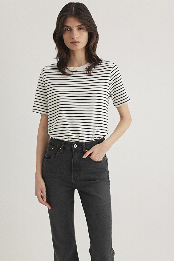 Mavi Bisiklet Yaka Kısa Kollu Kadın Tişört M1611653 85143 Siyah Mavi Bisiklet Yaka Kısa Kollu Kadın Tişört M1611653 85143 Siyah