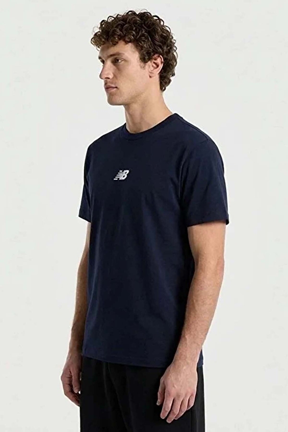 New Balance Erkek Tişört MNT1642 AVI Lacivert New Balance Erkek Tişört MNT1642 AVI Lacivert