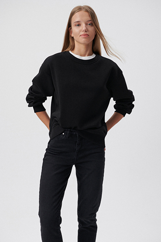 Mavi Bisiklet Yaka Uzun Kollu Loose Fit Kadın Sweatshirt M1610198 900 Siyah Mavi Bisiklet Yaka Uzun Kollu Loose Fit Kadın Sweatshirt M1610198 900 Siyah