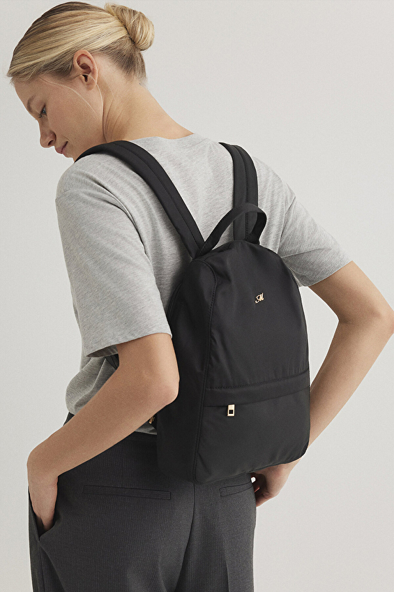 Mavi Unisex Sırt Çantası M1912084 900 Siyah Mavi Unisex Sırt Çantası M1912084 900 Siyah