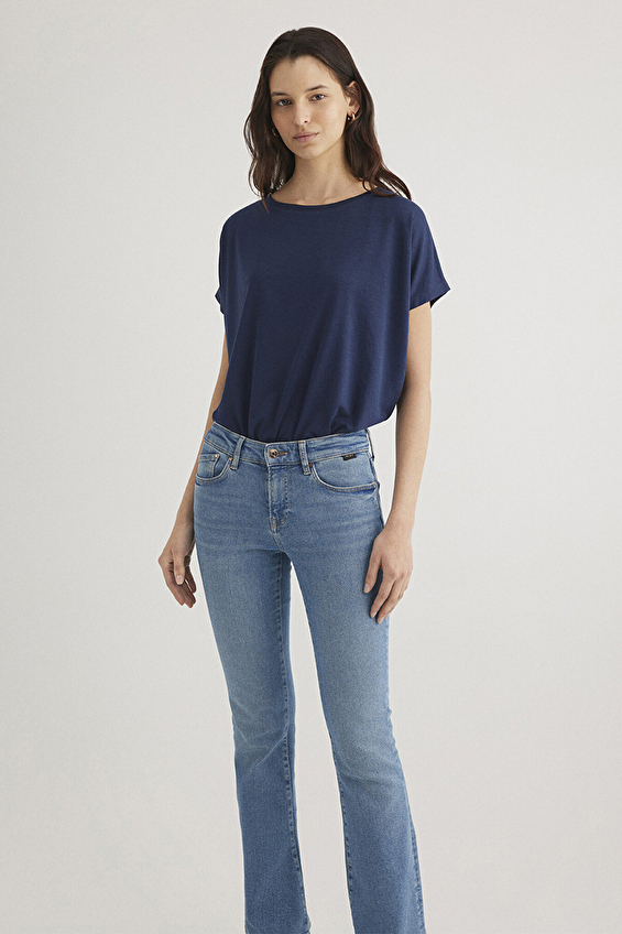 Mavi Kayık Yaka Loose Fit Kısa Kollu Kadın Tişört M167245 70487 Indıgo Mavi Kayık Yaka Loose Fit Kısa Kollu Kadın Tişört M167245 70487 Indıgo