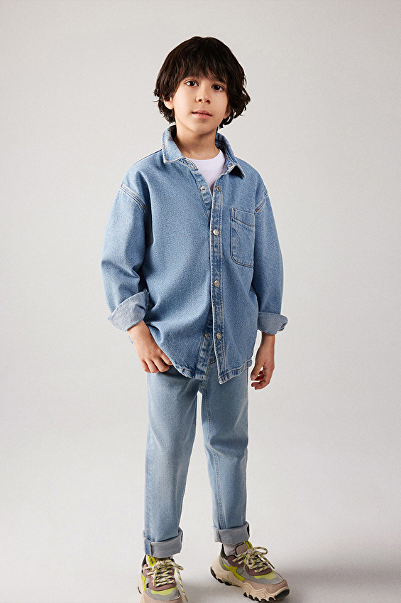 Mavi Düğmeli Oversize Fit Uzun Kol Erkek Çocuk Kot Gömlek M6210000 86709 Açık mavi Mavi Düğmeli Oversize Fit Uzun Kol Erkek Çocuk Kot Gömlek M6210000 86709 Açık mavi