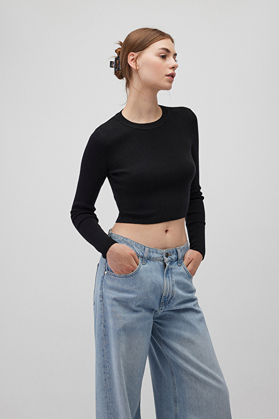 Mavi Bisiklet Yaka Crop Fit Kadın Kazak M1710474 900 Siyah Mavi Bisiklet Yaka Crop Fit Kadın Kazak M1710474 900 Siyah