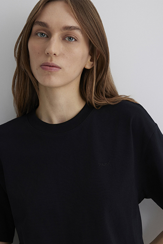 Mavi Bisiklet Yaka Düğmesiz Loose Fit Kısa Kollu Kadın Tişört M1613225 900 Siyah Mavi Bisiklet Yaka Düğmesiz Loose Fit Kısa Kollu Kadın Tişört M1613225 900 Siyah