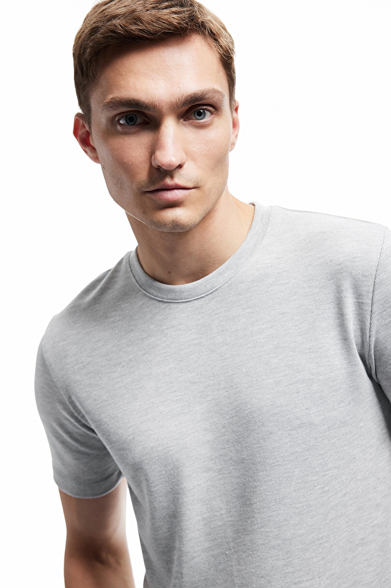 Koton Slim Fit Bisiklet Yaka Erkek Tişört 6WAM10061HK Gri Koton Slim Fit Bisiklet Yaka Erkek Tişört 6WAM10061HK Gri