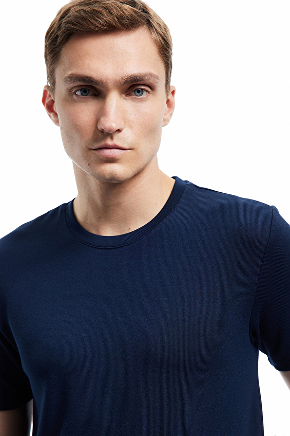 Koton Slim Fit Bisiklet Yaka Erkek Tişört 6WAM10061HK Lacivert Koton Slim Fit Bisiklet Yaka Erkek Tişört 6WAM10061HK Lacivert