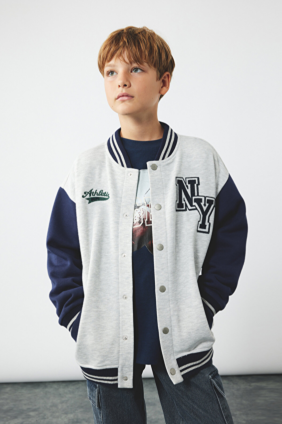 Koton Regular Fit Kolej Yaka Uzun Kol Erkek Çocuk Ceket 6WKB30008TK Gri Koton Regular Fit Kolej Yaka Uzun Kol Erkek Çocuk Ceket 6WKB30008TK Gri