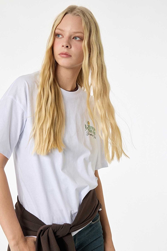 Koton Relax Fit Gömlek Yaka Kadın Tişört 6SAL10114IK Ekru Koton Relax Fit Gömlek Yaka Kadın Tişört 6SAL10114IK Ekru