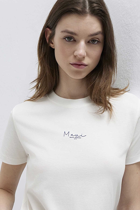 Mavi Dar Kesim Kadın Tişört M1613900 70057 Beyaz Mavi Dar Kesim Kadın Tişört M1613900 70057 Beyaz