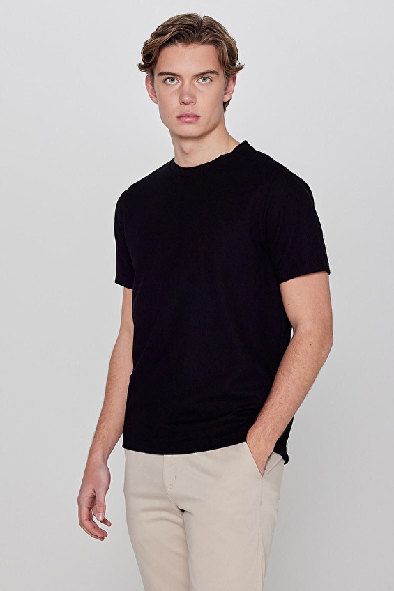 Lee Regular Fit Bisiklet Yaka Kısa Kol Erkek Tişört L2610123001 Siyah Lee Regular Fit Bisiklet Yaka Kısa Kol Erkek Tişört L2610123001 Siyah