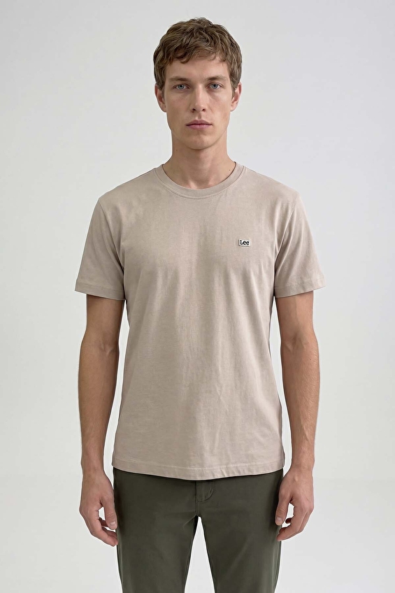 Lee Regular Fit Bisiklet Yaka Kısa Kol Erkek Tişört L60UFQ614 Bej Lee Regular Fit Bisiklet Yaka Kısa Kol Erkek Tişört L60UFQ614 Bej