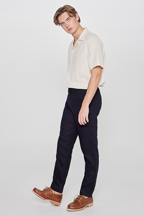 Lee Regular Fit Düz Paça Normal Bel Erkek Keten Pantolon L2610018001 Siyah Lee Regular Fit Düz Paça Normal Bel Erkek Keten Pantolon L2610018001 Siyah