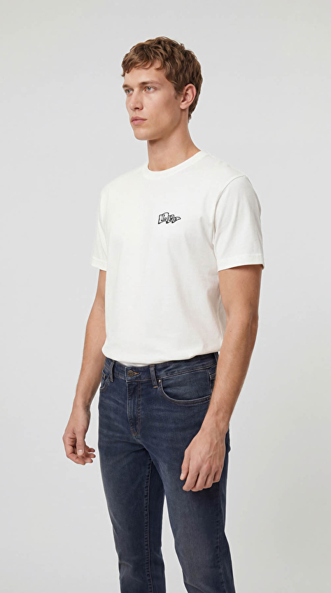 Lee Sıfır Yaka Relaxed Fit Kısa Kol Erkek Tişört LN388680102 Kırık beyaz Lee Sıfır Yaka Relaxed Fit Kısa Kol Erkek Tişört LN388680102 Kırık beyaz