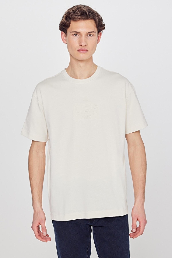 Lee Sıfır Yaka Relaxed Fit Kısa Kol Erkek Tişört L2610041614 Bej Lee Sıfır Yaka Relaxed Fit Kısa Kol Erkek Tişört L2610041614 Bej