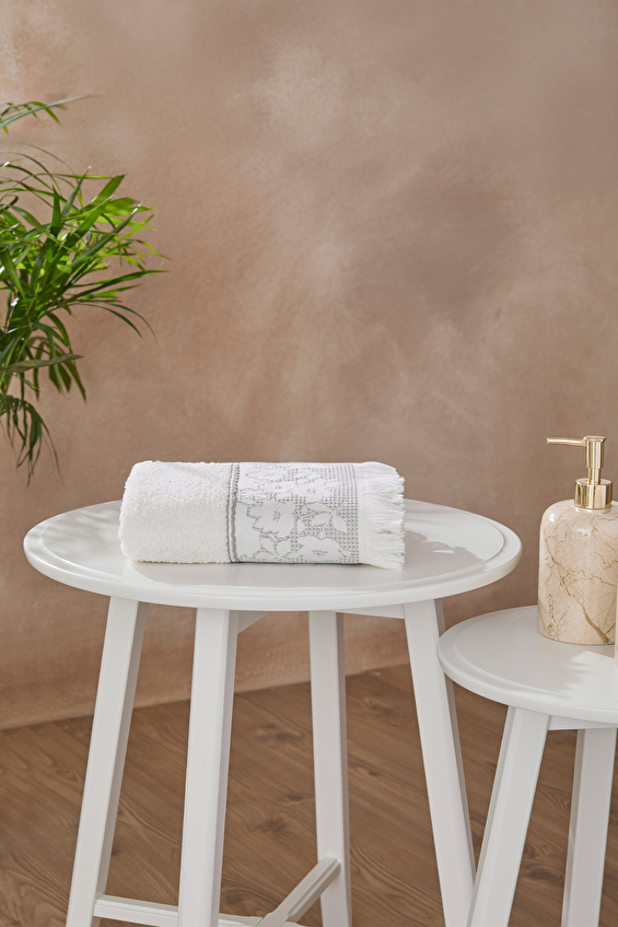 Özdilek Romantic Touch El ve Yüz Havlusu 50x90 cm Özdilek Romantic Touch El ve Yüz Havlusu 50x90 cm