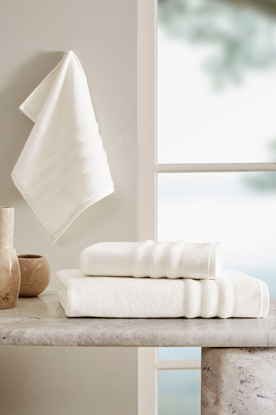 Cottons & Clouds Solid Towel Banyo Havlusu 100 x 150 cm Cottons & Clouds Solid Towel Banyo Havlusu 100 x 150 cm