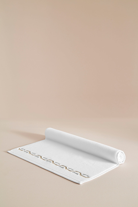 Cottons & Clouds Jewel Nakışlı Ayak Havlusu 50 x 75 cm Cottons & Clouds Jewel Nakışlı Ayak Havlusu 50 x 75 cm