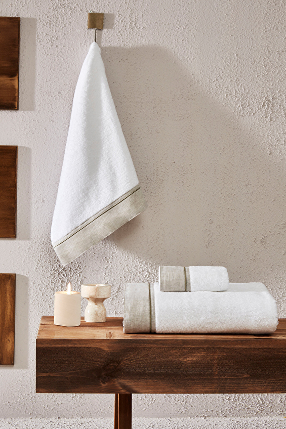 Cottons & Clouds Linen Keten Nakışlı Banyo Havlusu 100 x 150 cm Cottons & Clouds Linen Keten Nakışlı Banyo Havlusu 100 x 150 cm