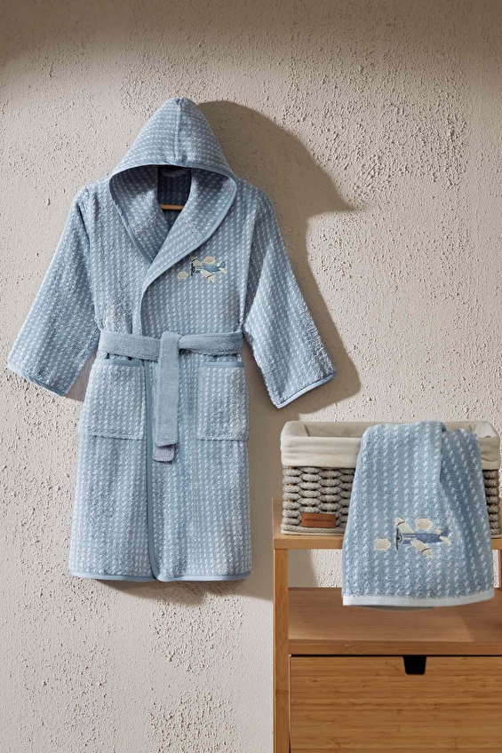 Cottons & Clouds Plane Nakışlı Kapüşonlu Çocuk Bornozu 5 / 6 Yaş Cottons & Clouds Plane Nakışlı Kapüşonlu Çocuk Bornozu 5 / 6 Yaş