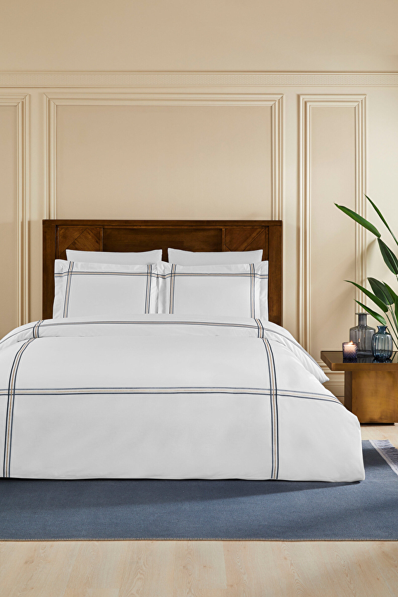 Cottons & Clouds Tartan Lastikli Çarşaf Çift Kişilik Nakışlı Saten Nevresim Takımı Cottons & Clouds Tartan Lastikli Çarşaf Çift Kişilik Nakışlı Saten Nevresim Takımı