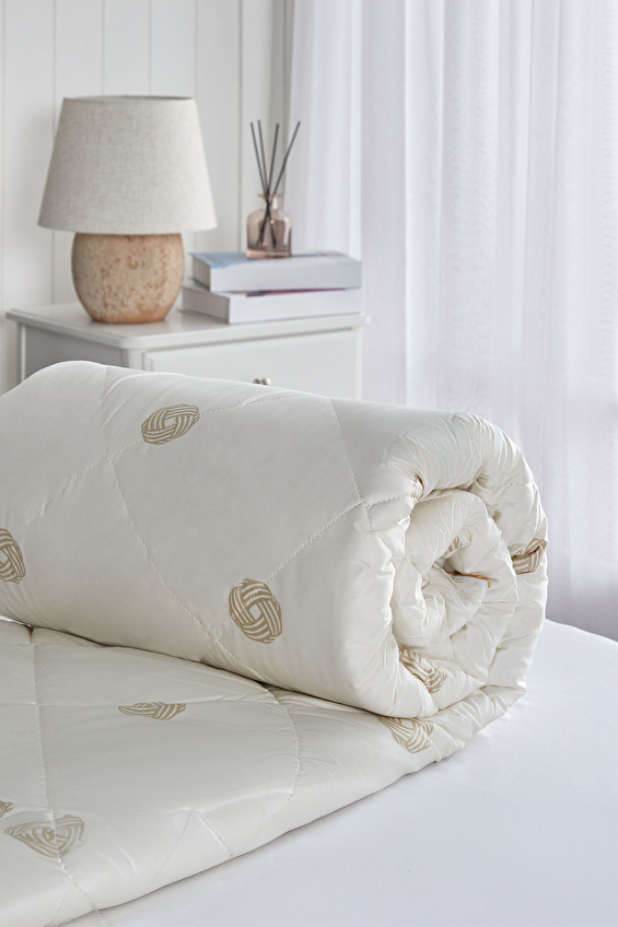 Floretta Çift Kişilik Yün Yorgan 195x215 cm Floretta Çift Kişilik Yün Yorgan 195x215 cm